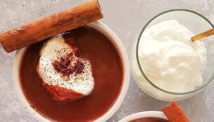 MEXICANSK INSPIRERET VARM CHOKOLADE MED TONKABØNNE OG ANCHO CHILI