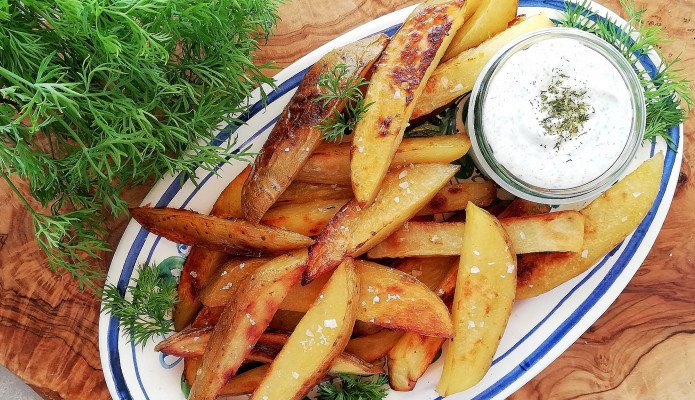 OVNBAGTE KARTOFLER MED DILLICIOUS DIP