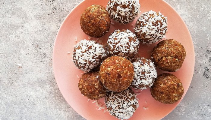 DADELKUGLER MED LAKRIDS OG VANILLE